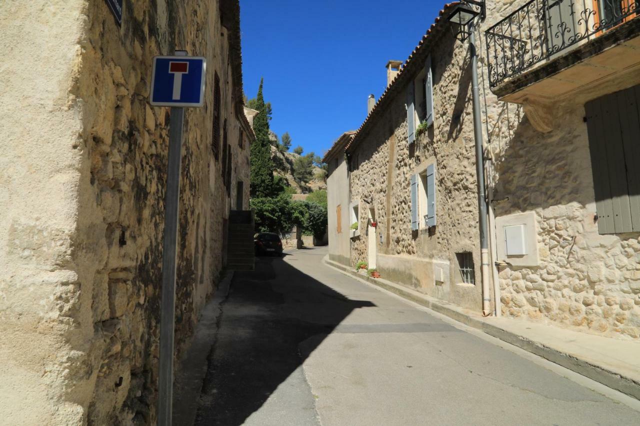 Les lavandes de Sèverine Boulbon Esterno foto
